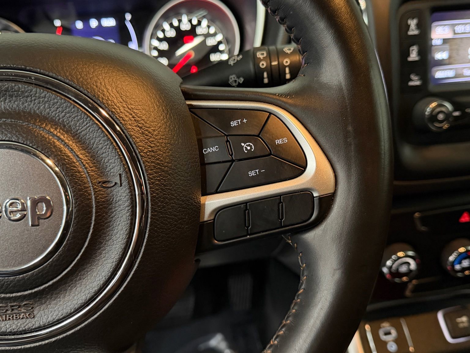 Used 2018 Jeep Compass Latitude image 25