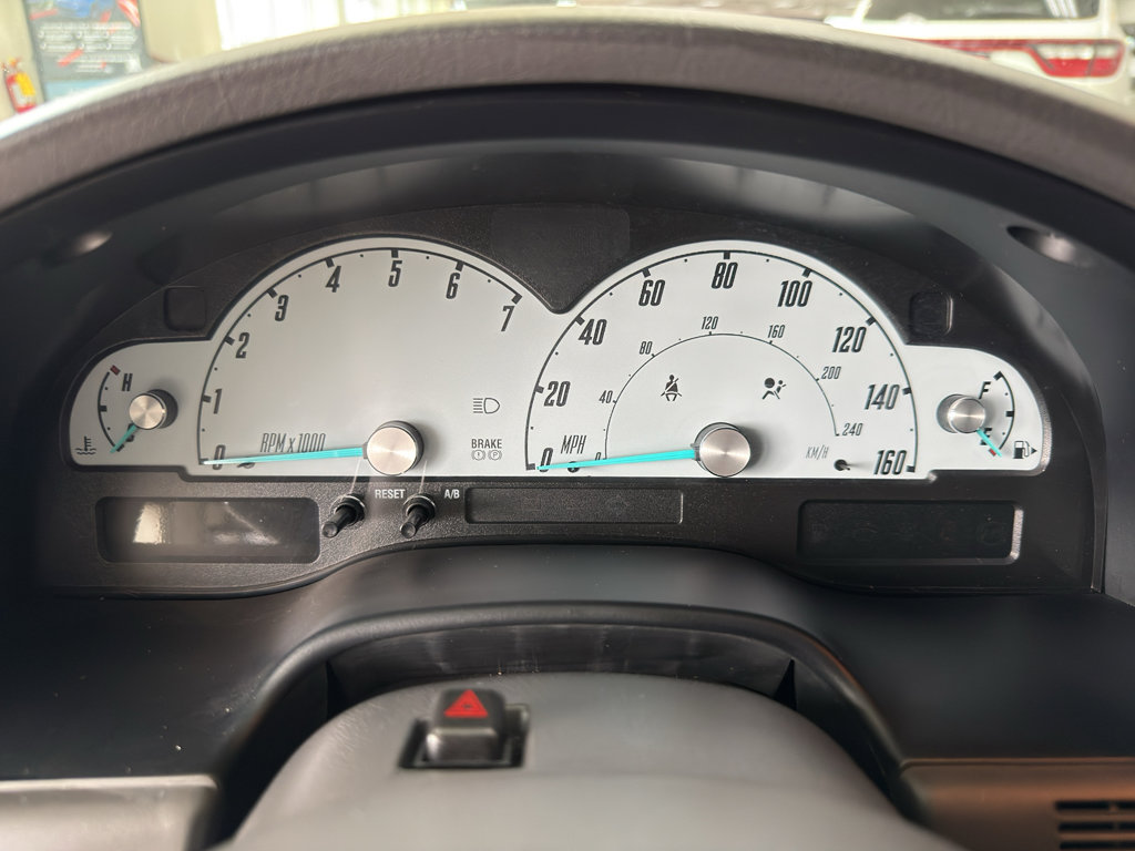 Used 2002 Ford Thunderbird image 15