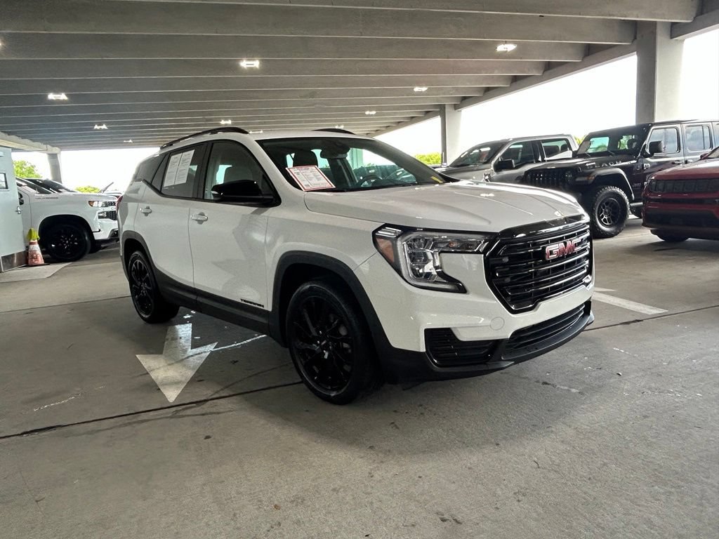 Used 2023 GMC Terrain SLE w/ Driver Convenience Package FWD image 7