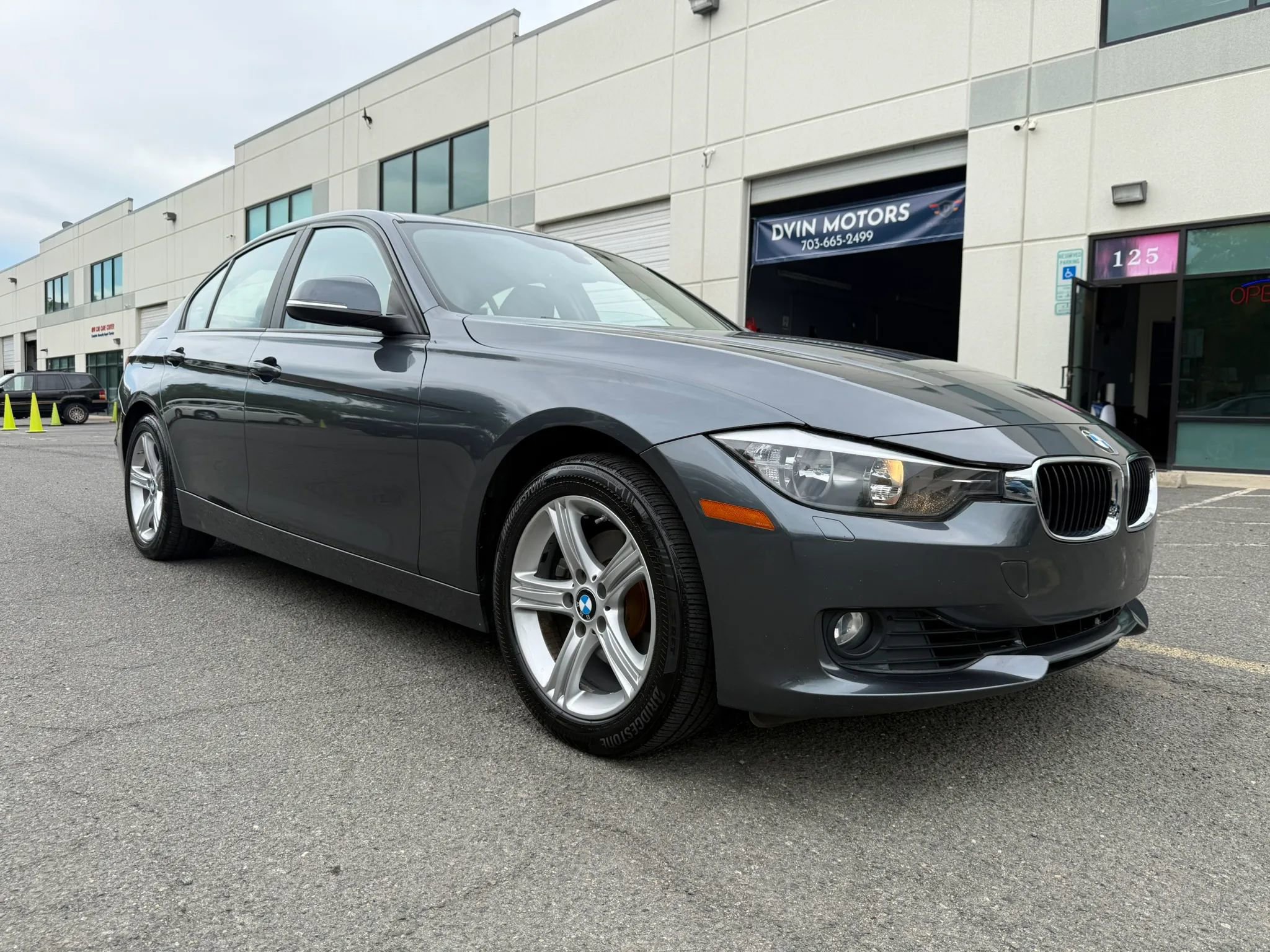 Used 2015 BMW 328i xDrive Sedan AWD/4WD image 2
