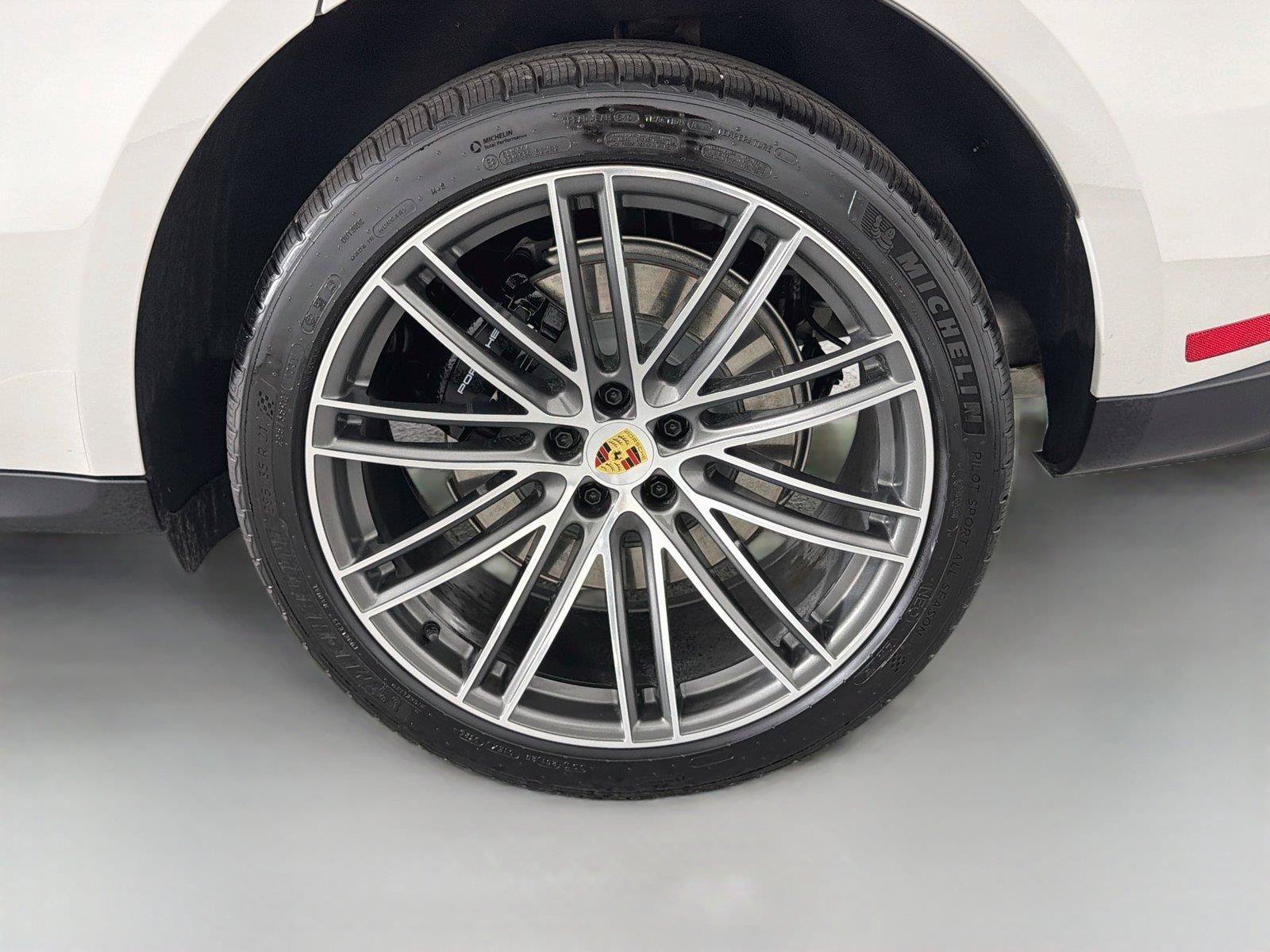 Certified 2025 Porsche Macan GTS AWD/4WD image 12