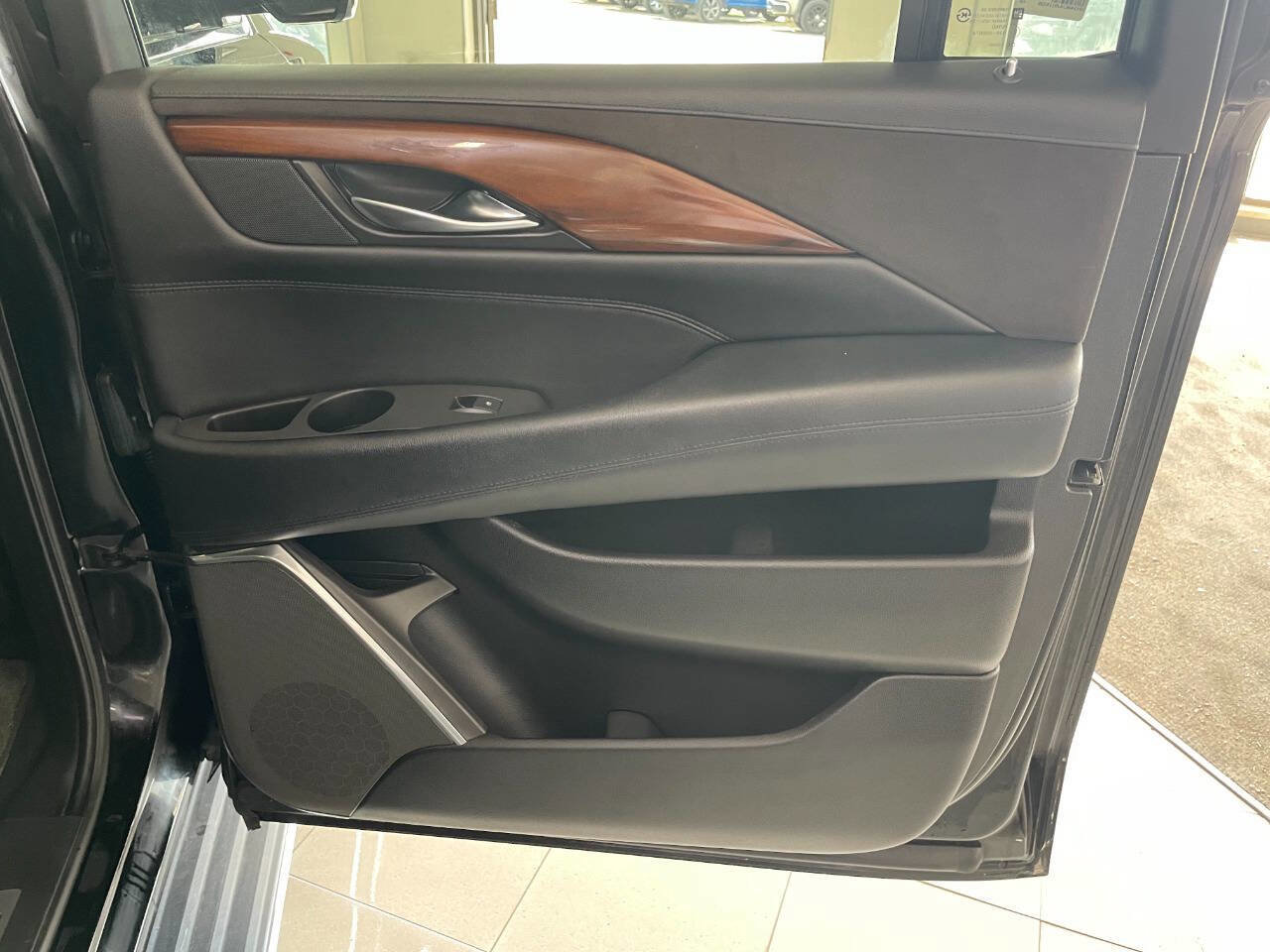 Used 2018 Cadillac Escalade ESV Luxury AWD/4WD image 24