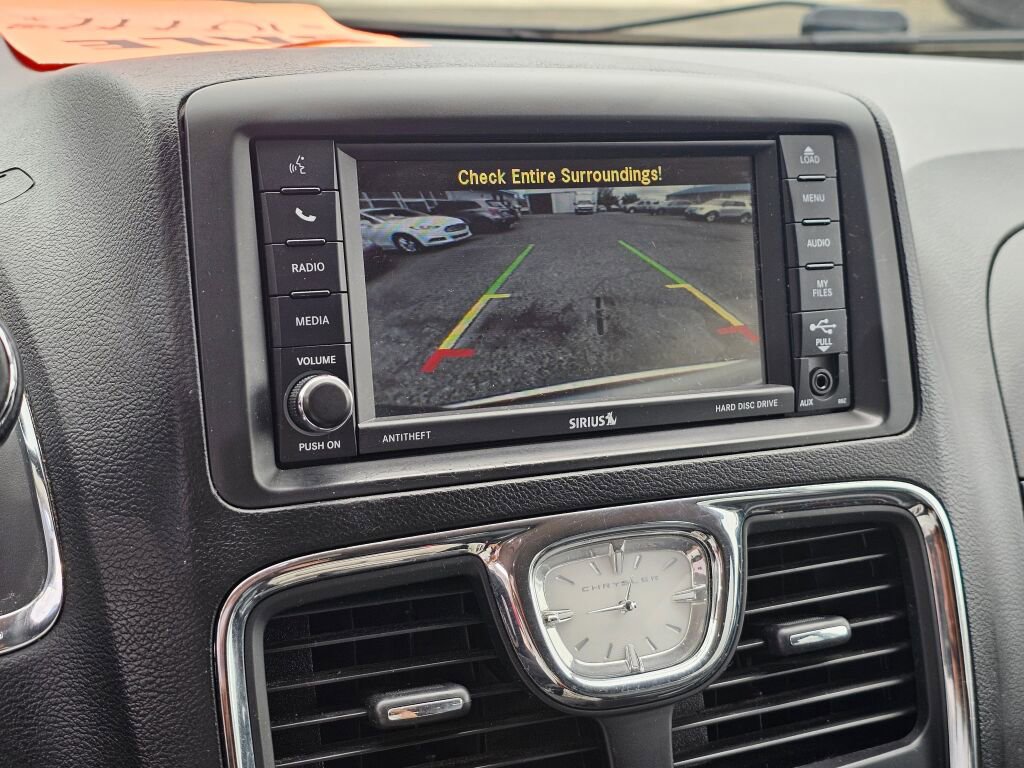 Used 2016 Chrysler Town & Country Touring image 35
