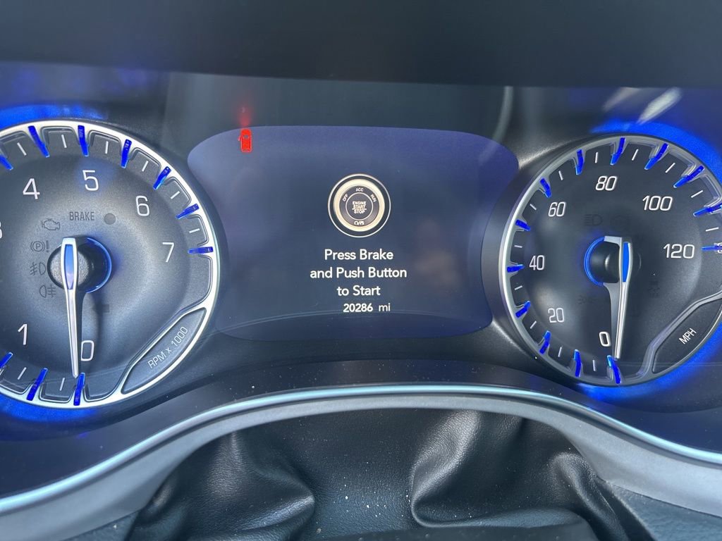 Used 2025 Chrysler Pacifica Limited FWD image 3