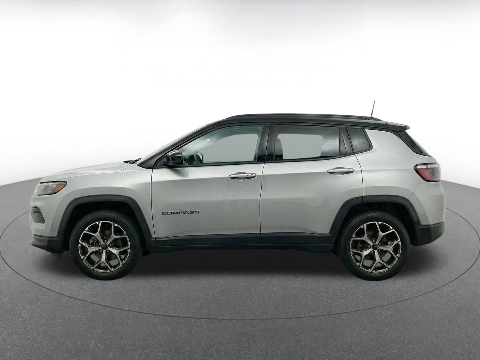 Used 2025 Jeep Compass Limited AWD/4WD image 4