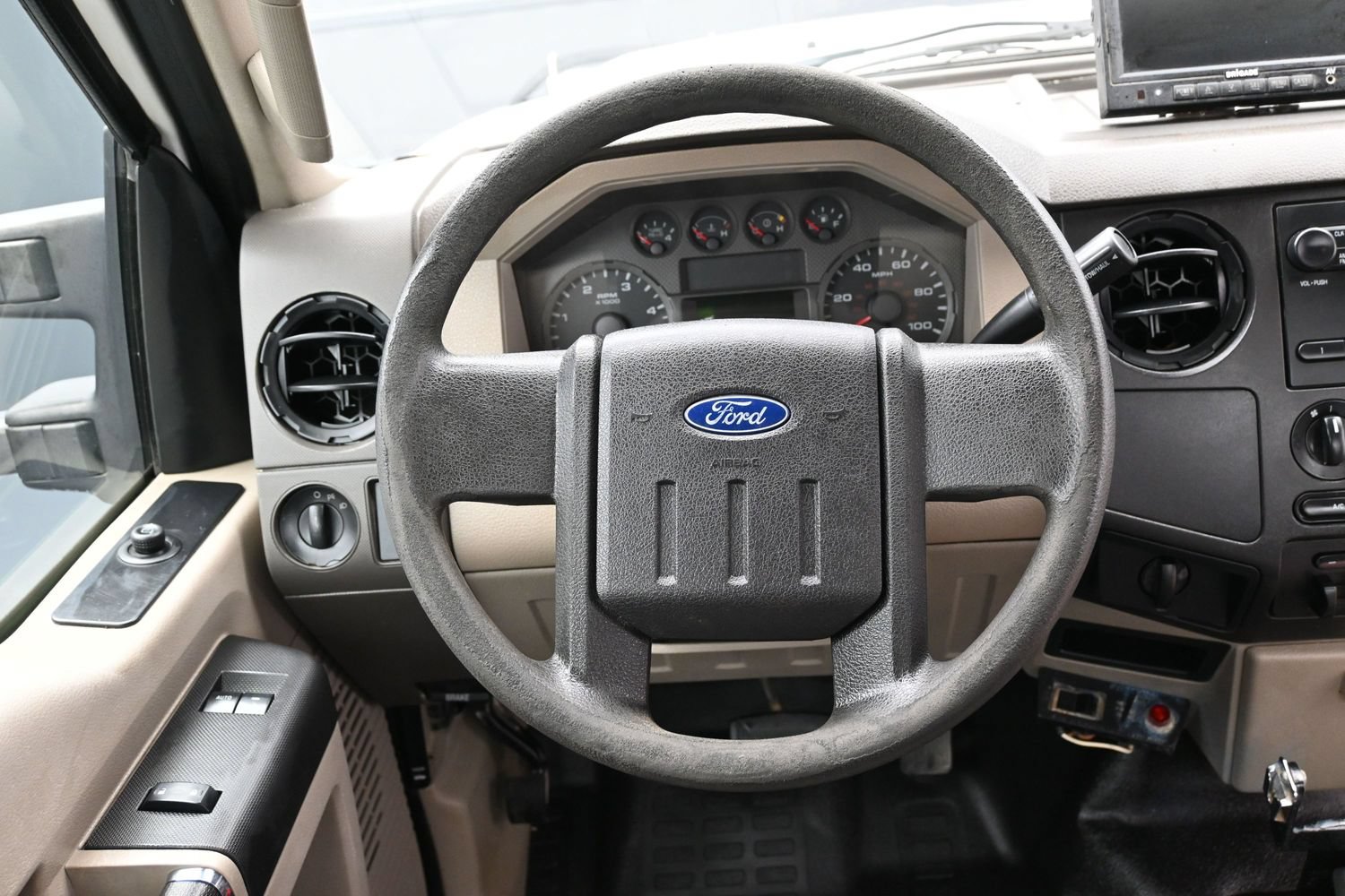 Used 2009 Ford F550 2WD Regular Cab Super Duty image 10