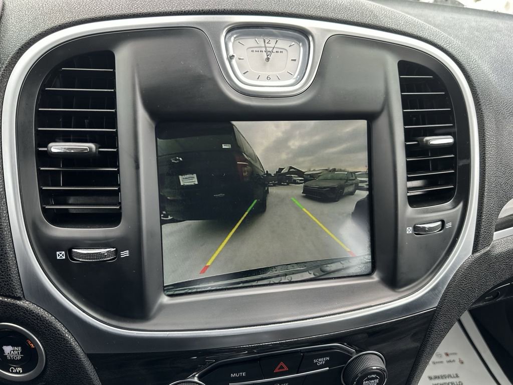 Used 2019 Chrysler 300 Touring w/ Driver Convenience Group image 9