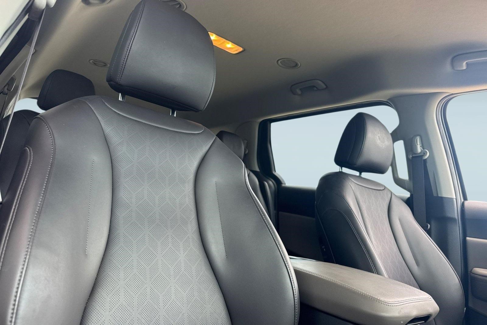 Used 2026 Kia Carnival FWD image 31