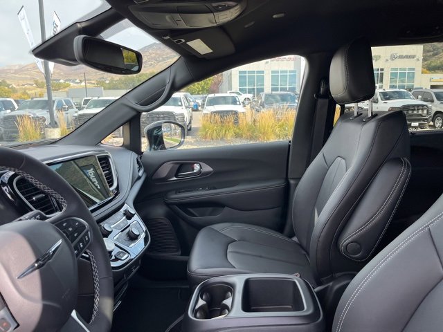 New 2026 Chrysler Pacifica Select image 13