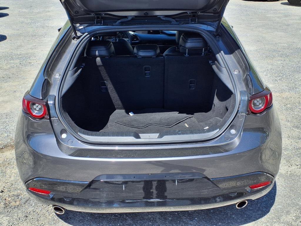 Used 2019 MAZDA MAZDA3 Hatchback w/ Premium Package image 12