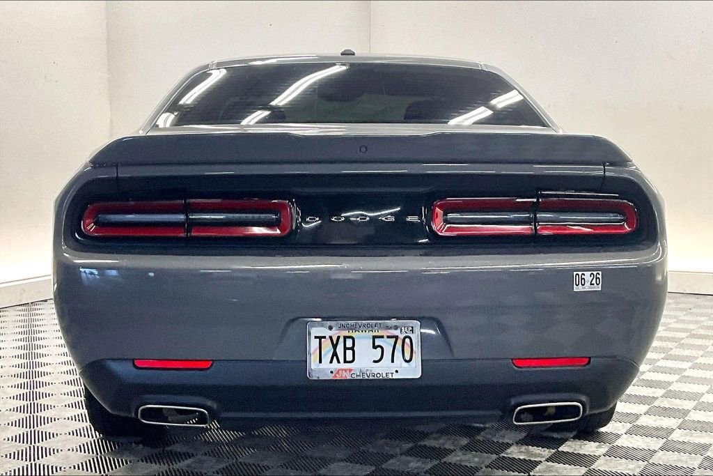 Used 2019 Dodge Challenger SXT RWD image 3