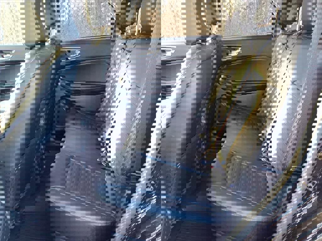 Certified 2024 Ford Edge SEL image 9