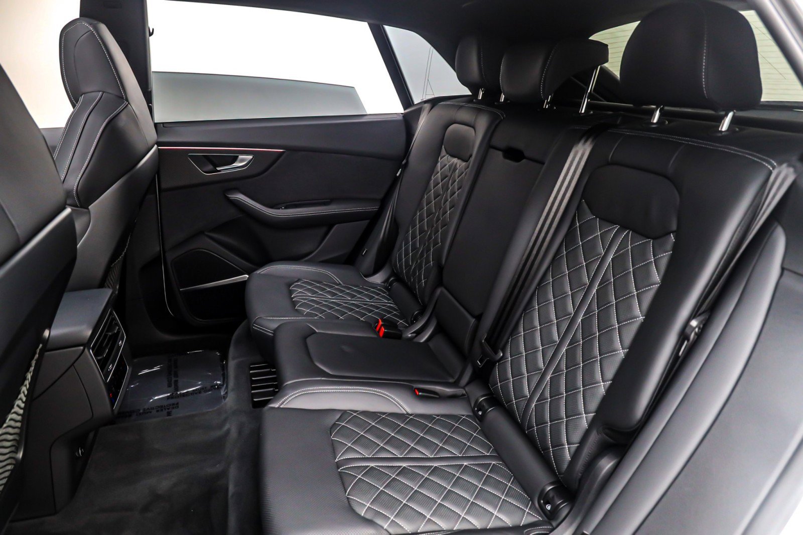 Used 2024 Audi SQ8 Premium Plus w/ Executive Package image 9