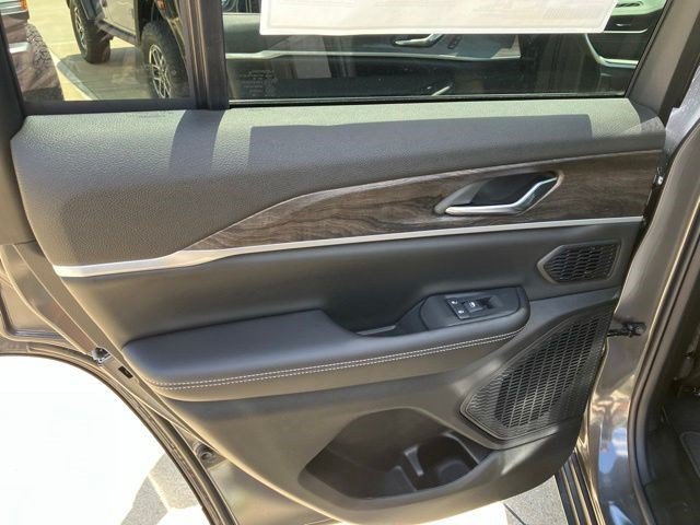 New 2026 Jeep Grand Cherokee Limited AWD/4WD image 22