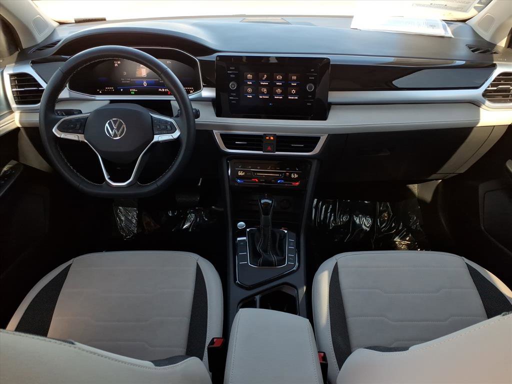 Certified 2025 Volkswagen Taos SE image 23