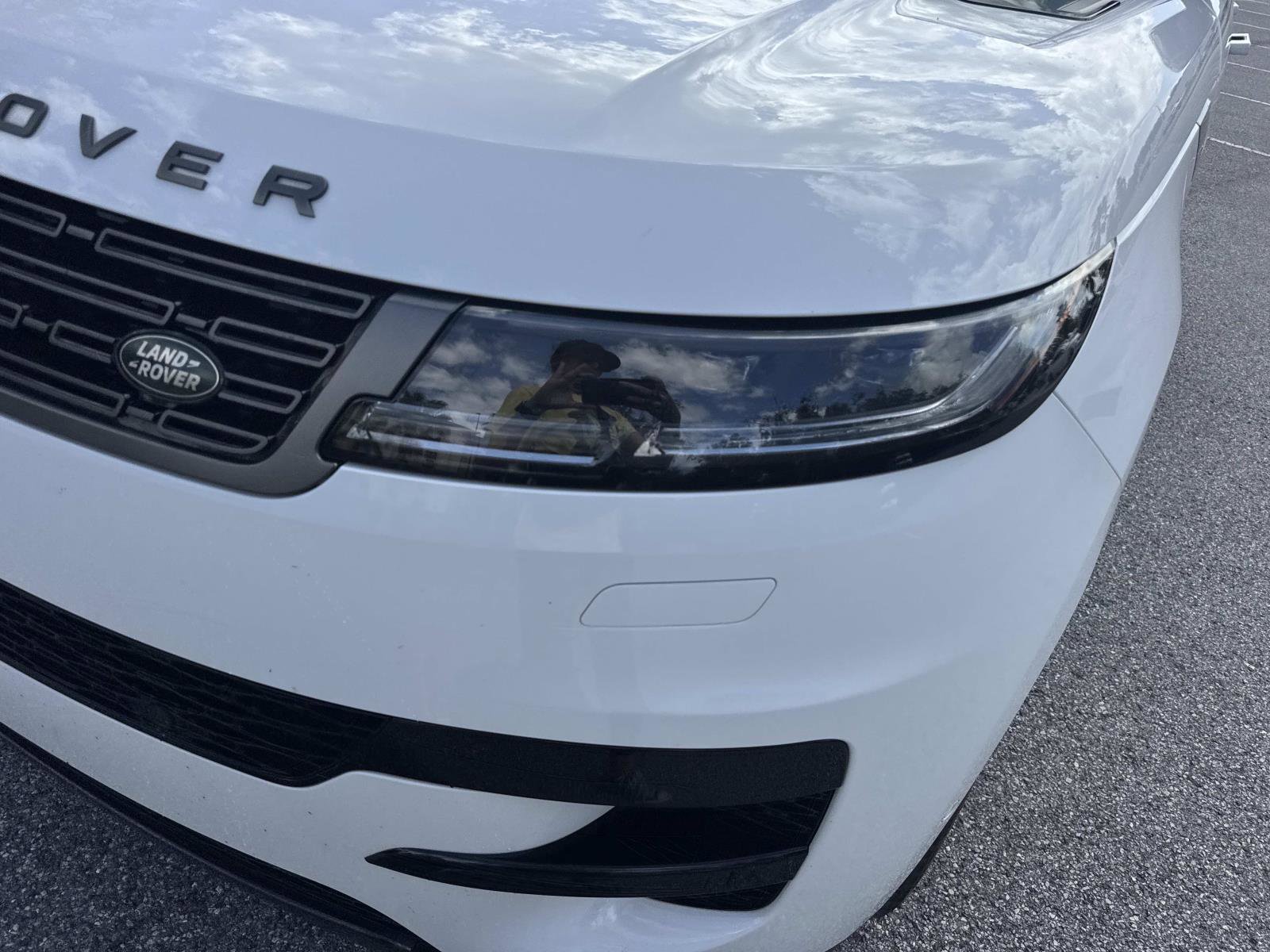 Used 2024 Land Rover Range Rover Sport SE image 10