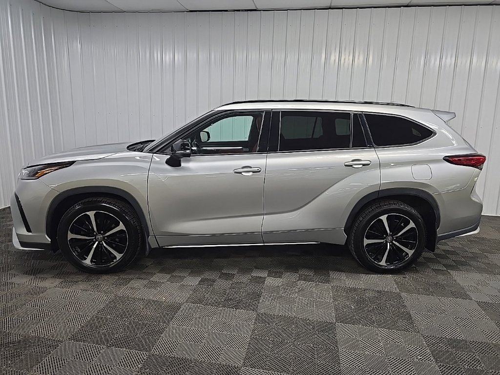 Used 2022 Toyota Highlander XSE AWD/4WD image 5