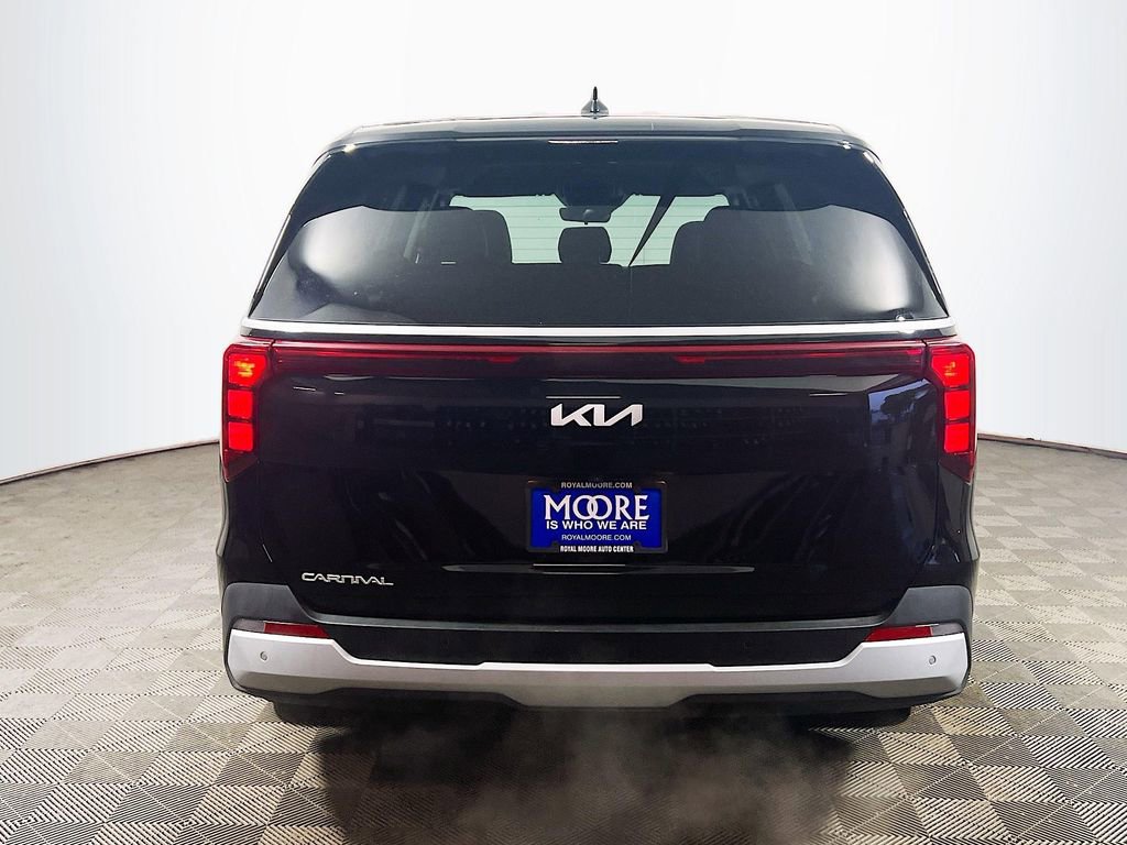 Used 2025 Kia Carnival FWD image 6
