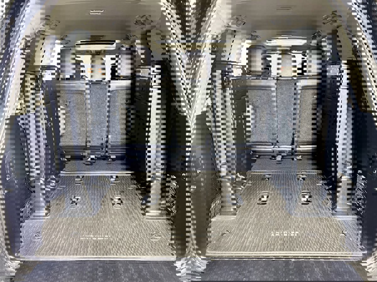 Used 2017 Toyota Land Cruiser image 35