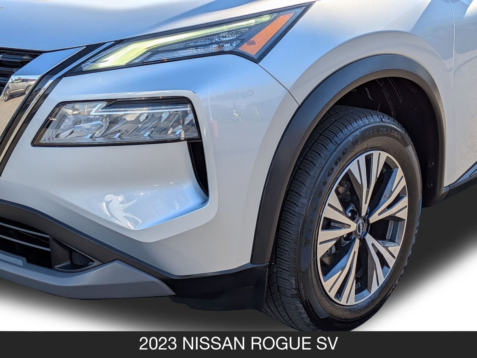 Used 2023 Nissan Rogue SV image 10