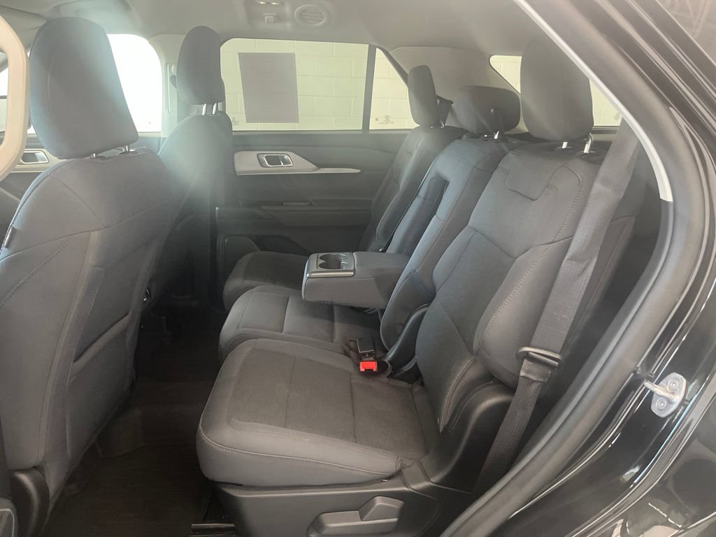 Used 2025 Ford Explorer Active AWD/4WD image 30