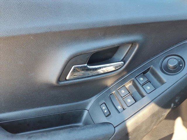 Used 2018 Chevrolet Trax LS FWD image 16