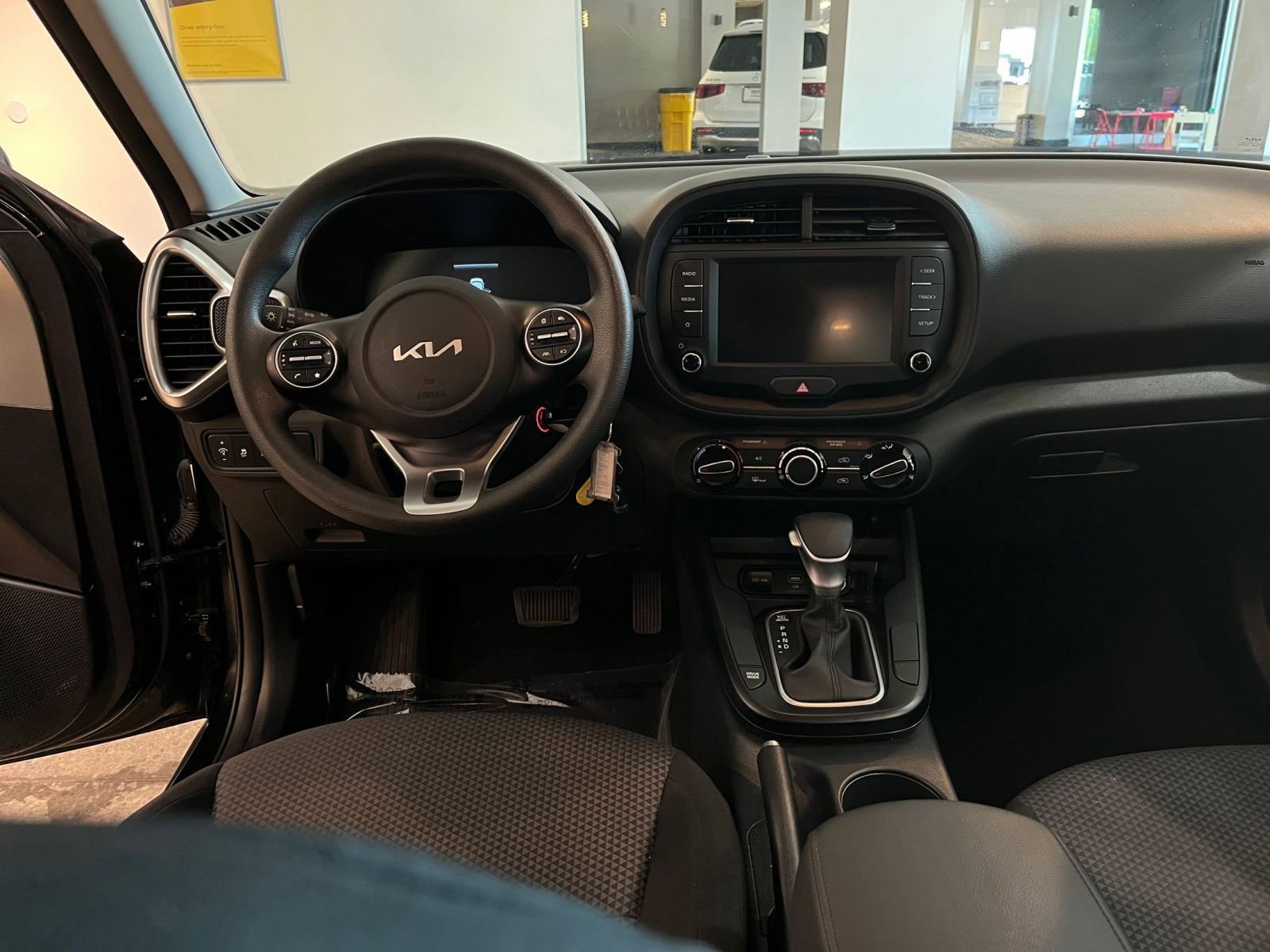 Used 2025 Kia Soul LX w/ LX Technology Package FWD image 33