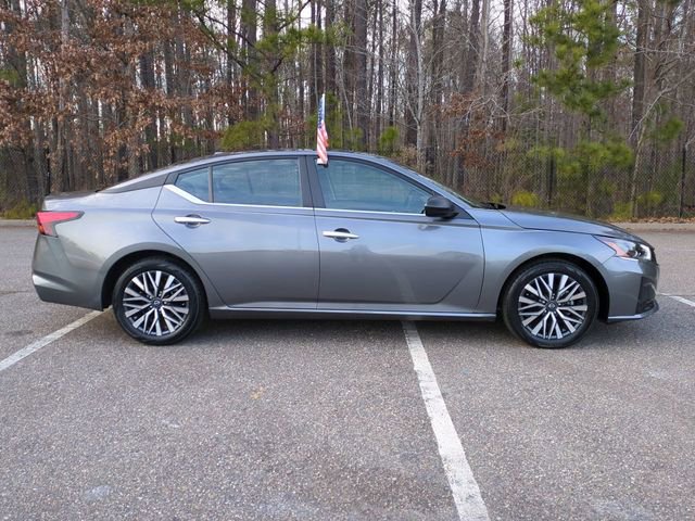 Used 2025 Nissan Altima 2.5 SV image 3