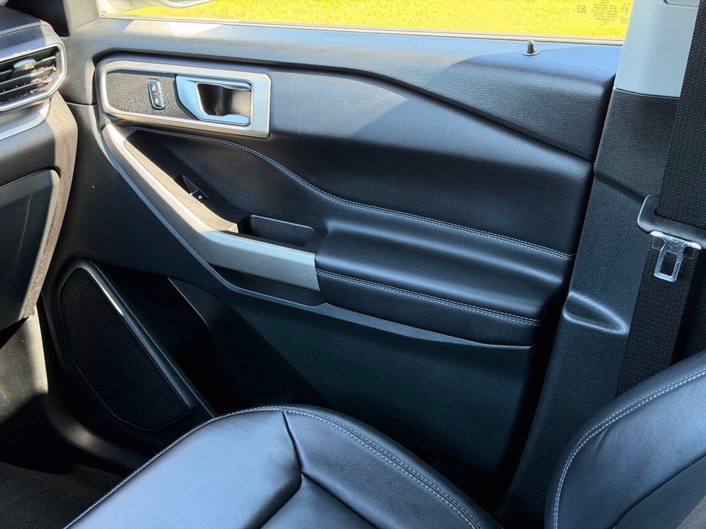 Used 2023 Ford Explorer XLT w/ Equipment Group 202A RWD image 32