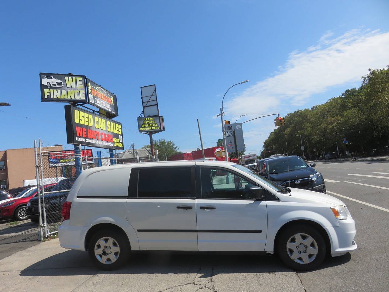 Used 2013 RAM C/V Tradesman FWD image 9