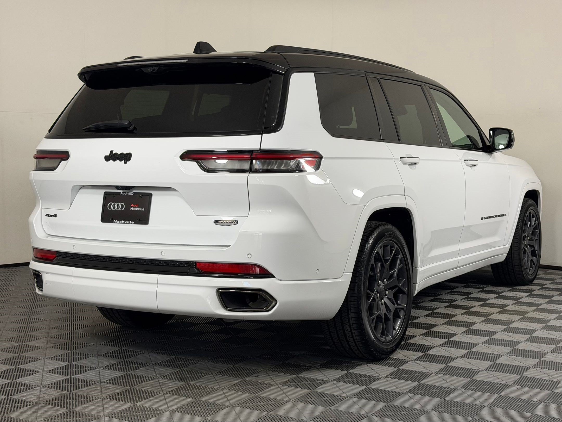 Used 2025 Jeep Grand Cherokee L Summit AWD/4WD image 9