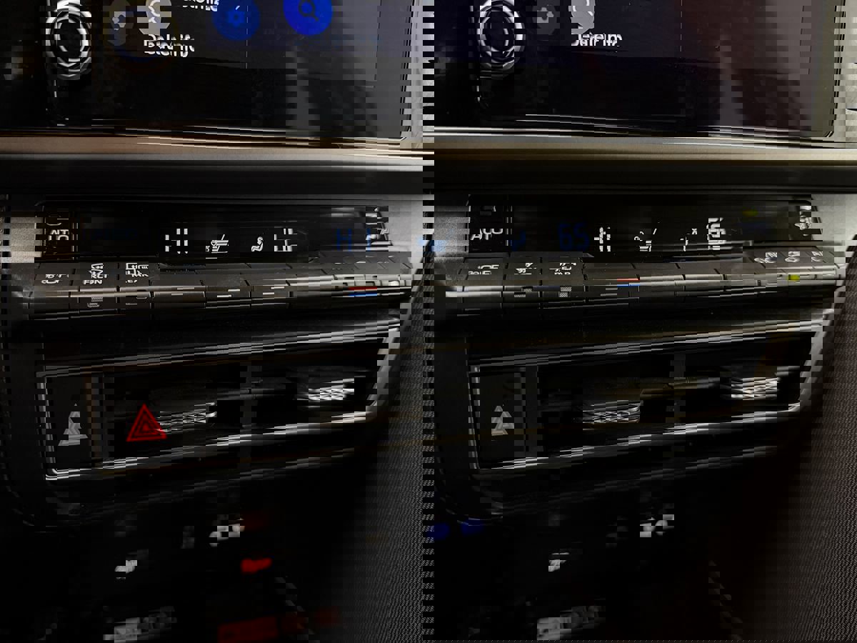 Used 2025 Toyota Camry LE image 24