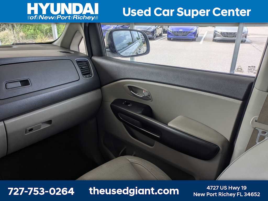 Used 2016 Kia Sedona LX w/ LX Convenience Package FWD image 21