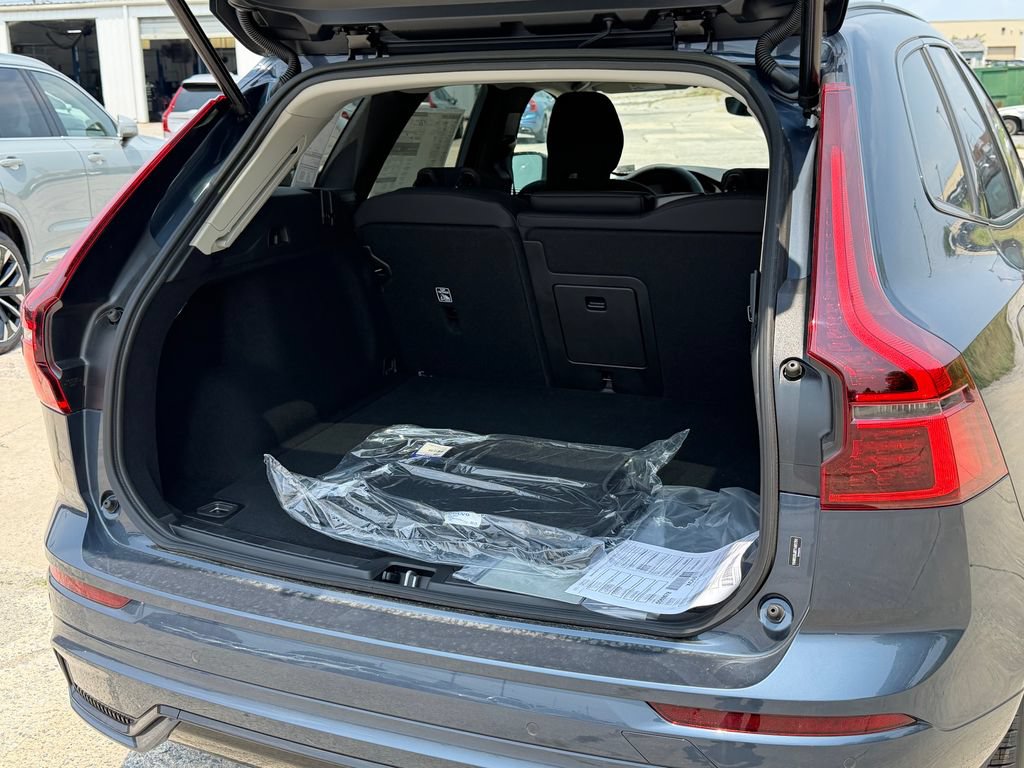 New 2026 Volvo XC60 B5 Core w/ Climate Package AWD/4WD image 13