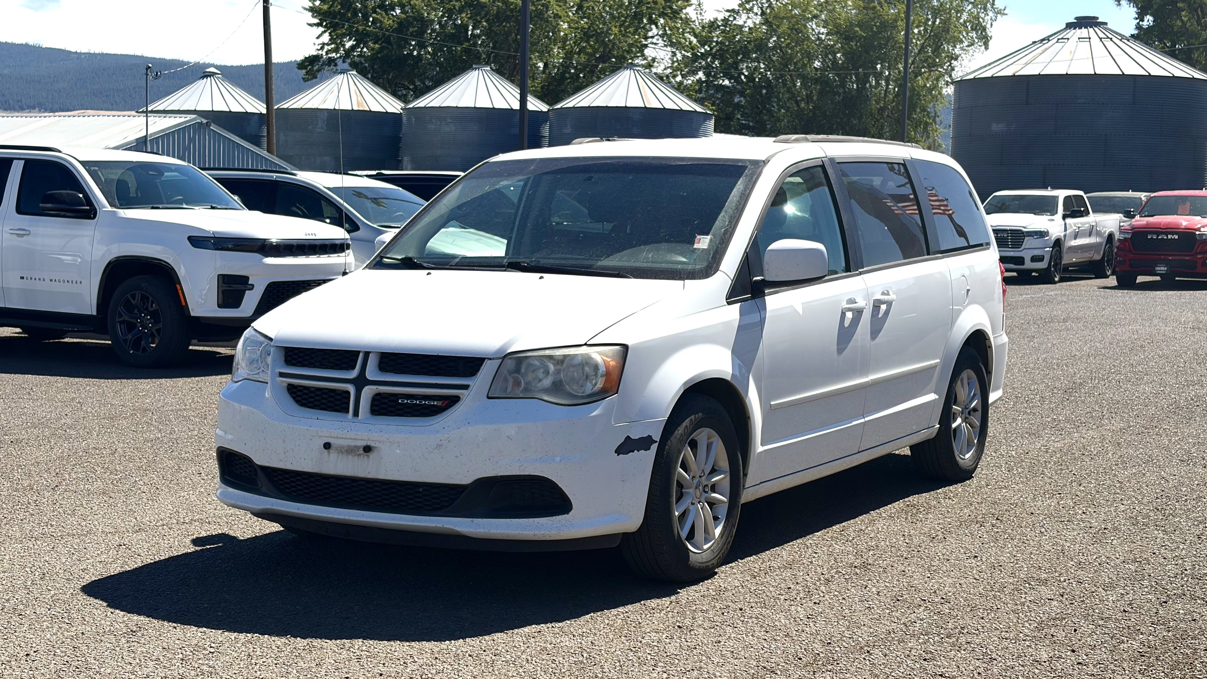 Used 2015 Dodge Grand Caravan SXT FWD image 3