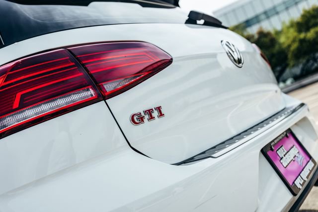 Used 2019 Volkswagen GTI SE FWD image 37