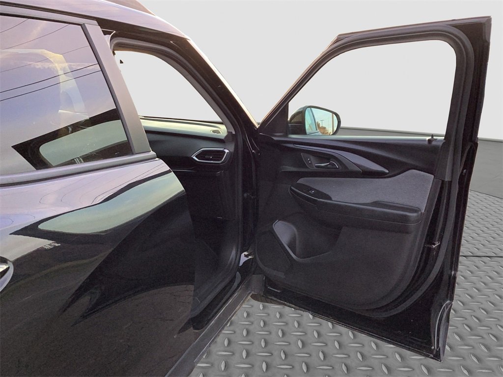 Used 2023 Chevrolet TrailBlazer LT image 17