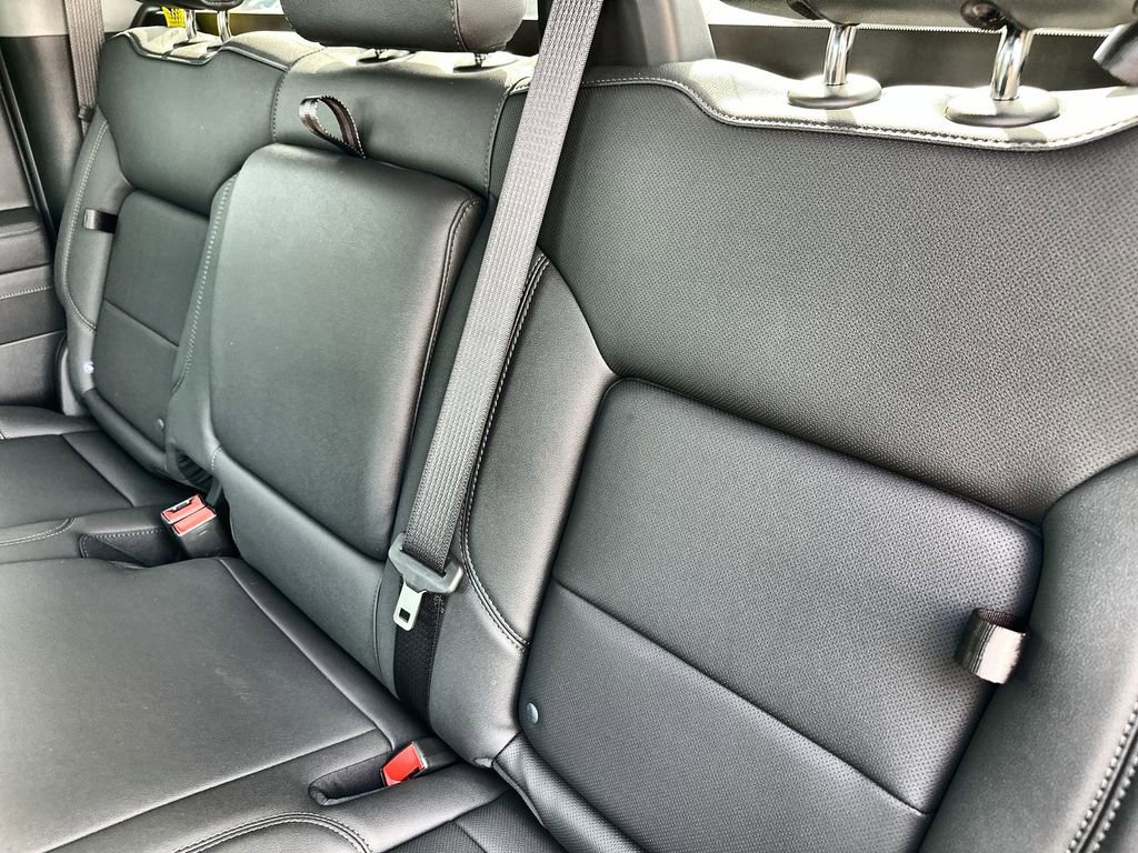 New 2026 GMC Sierra 1500 SLT image 18