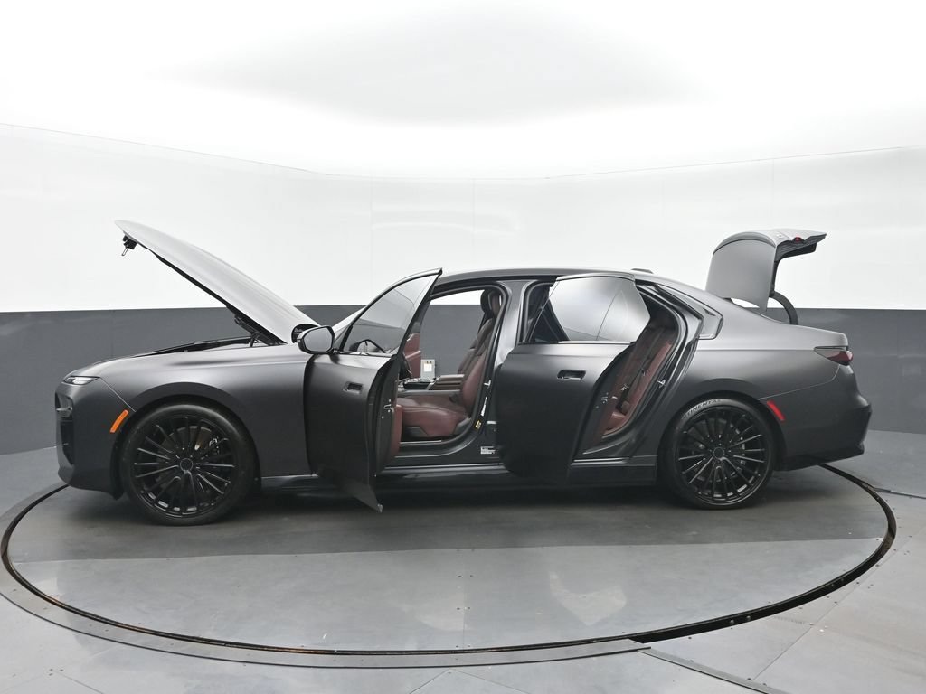 Used 2023 BMW i7 xDrive60 AWD/4WD image 42