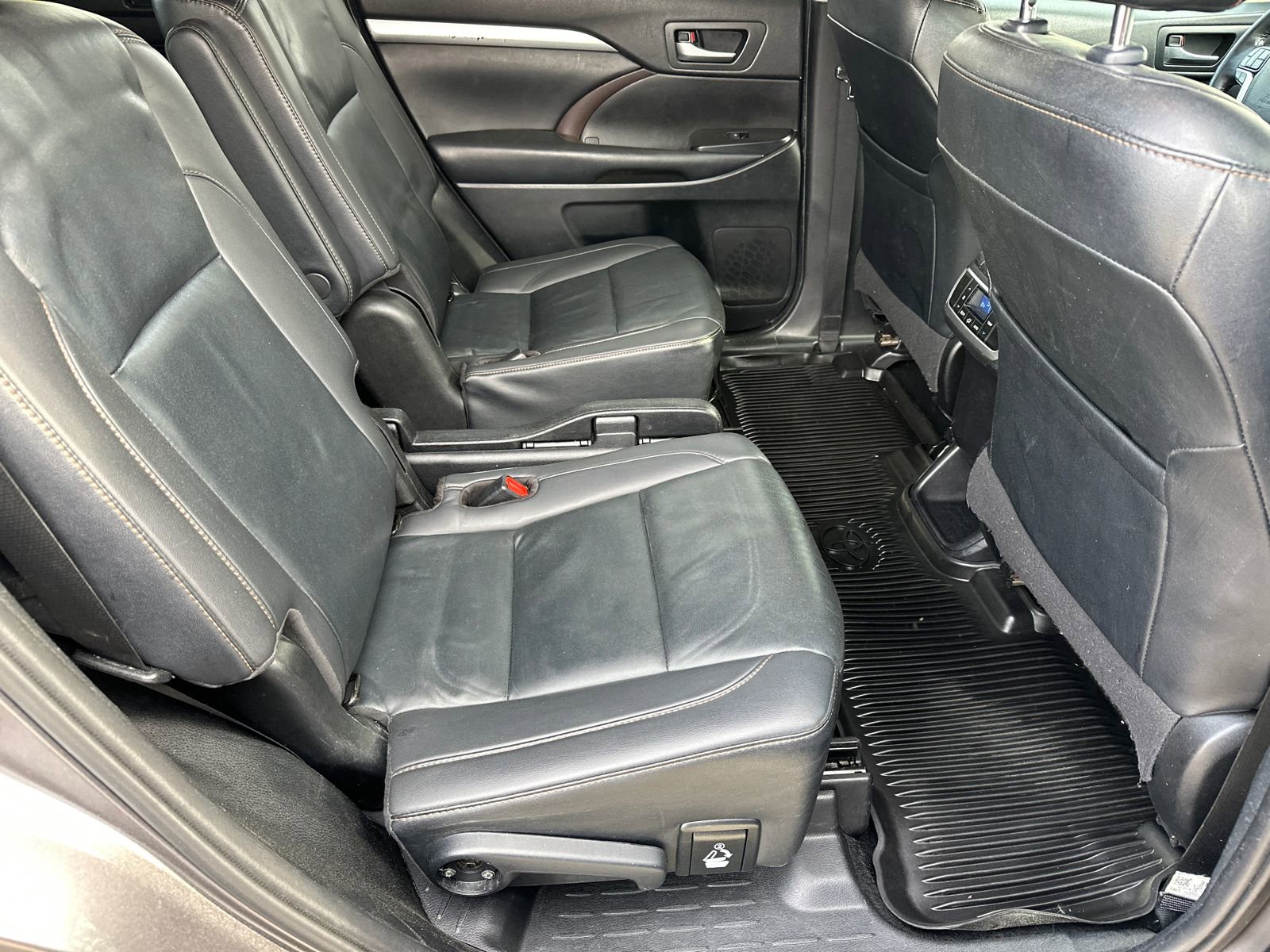 Used 2019 Toyota Highlander XLE image 14