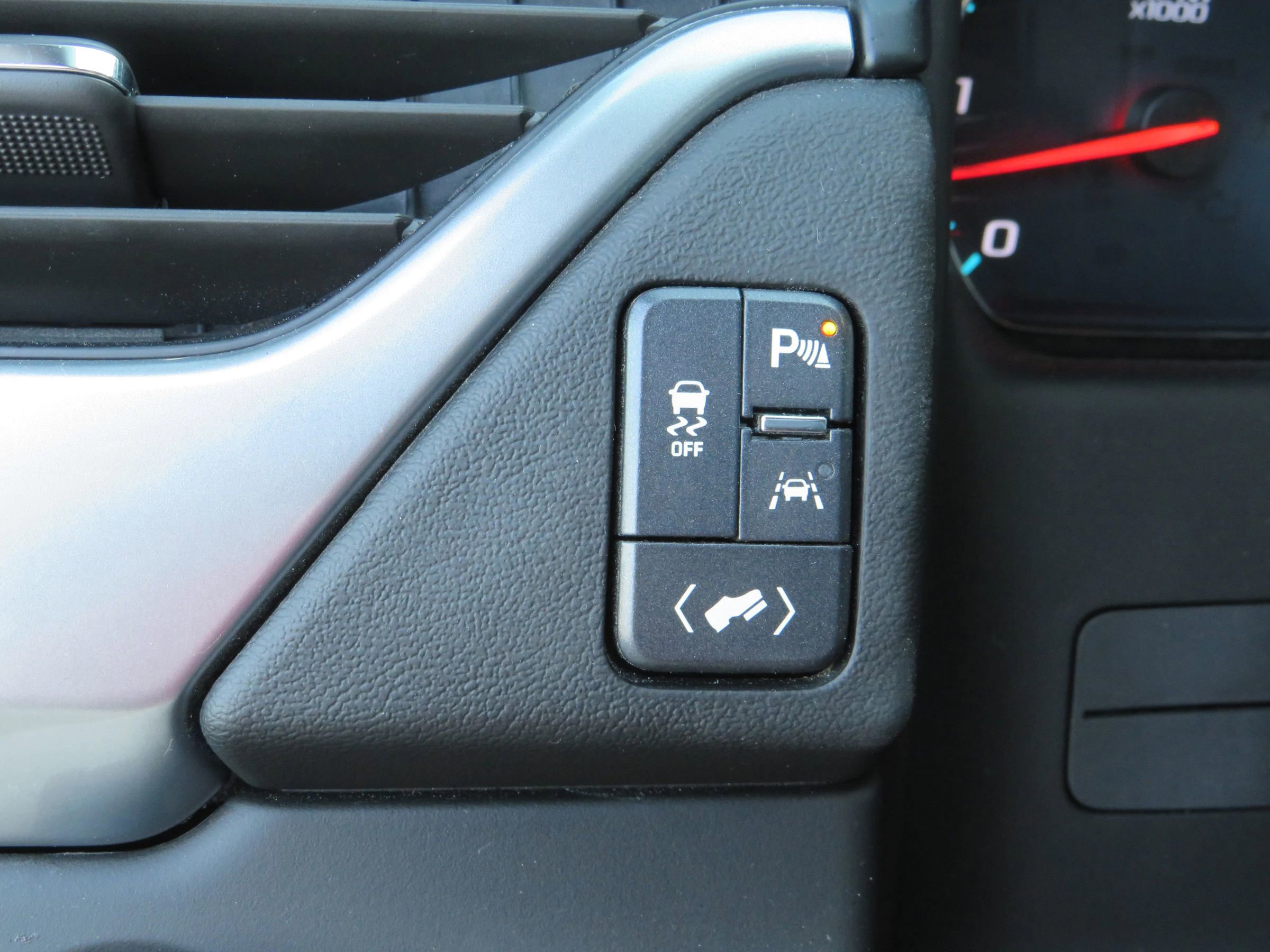 Used 2020 Chevrolet Suburban LT AWD/4WD image 16