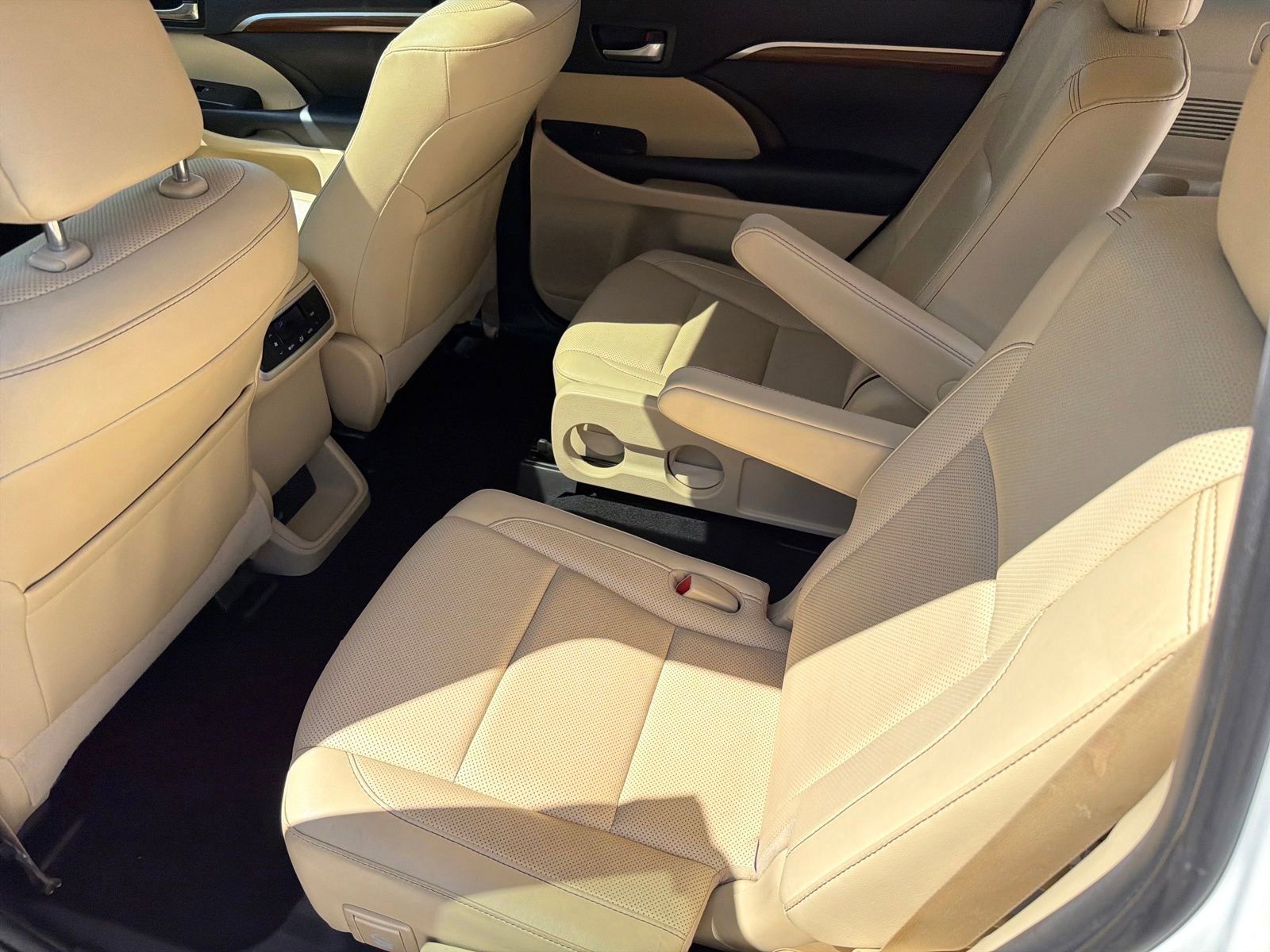 Used 2019 Toyota Highlander Limited image 23