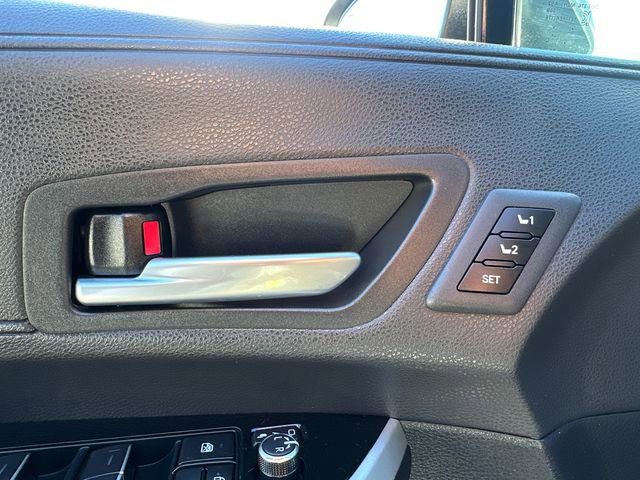 Used 2025 Toyota Sienna Platinum image 25