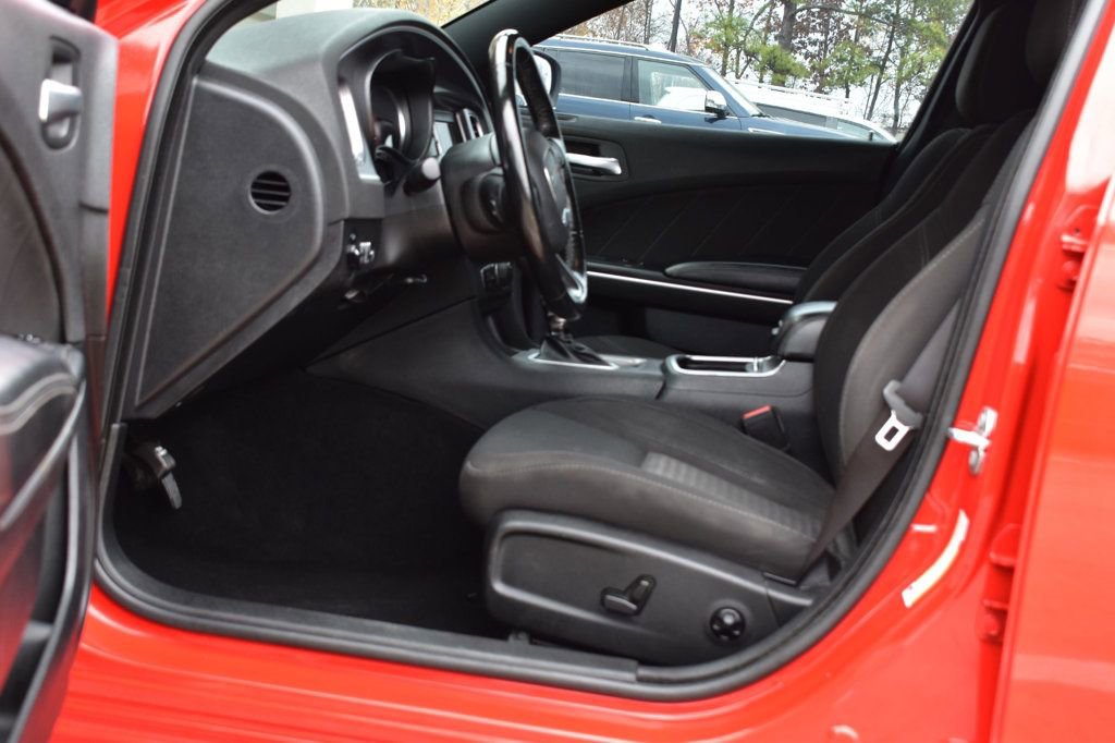 Used 2020 Dodge Charger SXT w/ Driver Convenience Group image 16