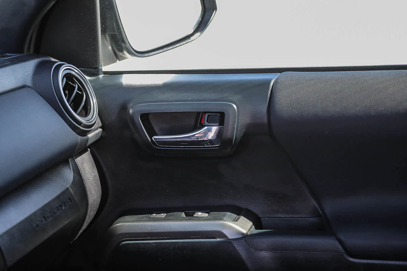 Certified 2019 Toyota Tacoma TRD Sport w/ Technology Package image 21