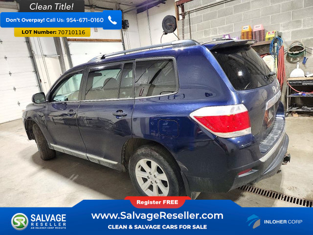 Used 2013 Toyota Highlander Plus AWD/4WD image 3
