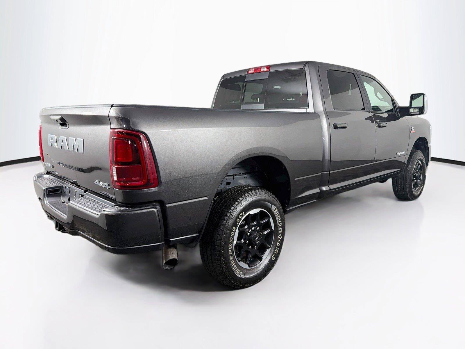 Used 2026 RAM 2500 Laramie AWD/4WD image 11