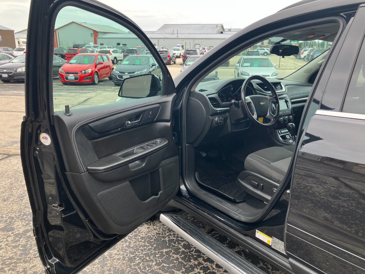 Used 2017 Chevrolet Traverse LT image 9