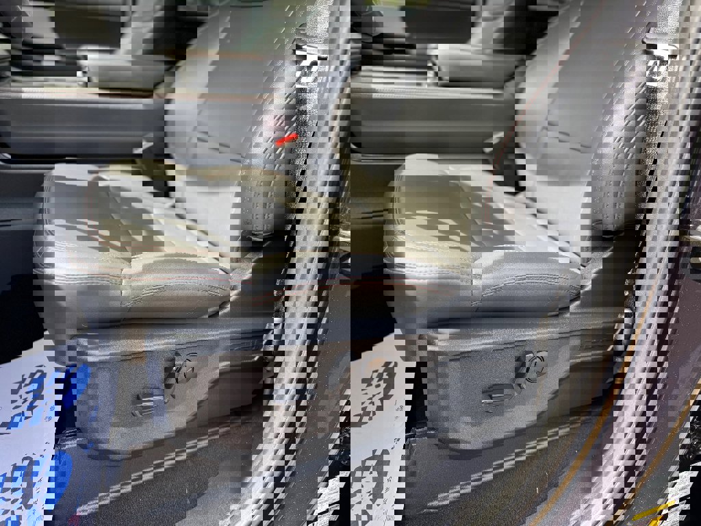 Used 2025 Ford Expedition Max Active AWD/4WD image 11