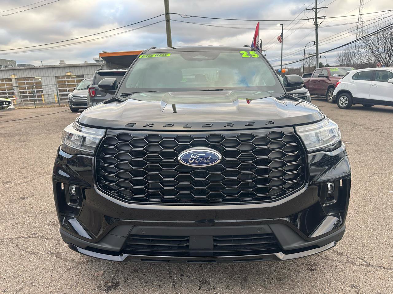 Used 2025 Ford Explorer ST-Line w/ Premium Package image 2